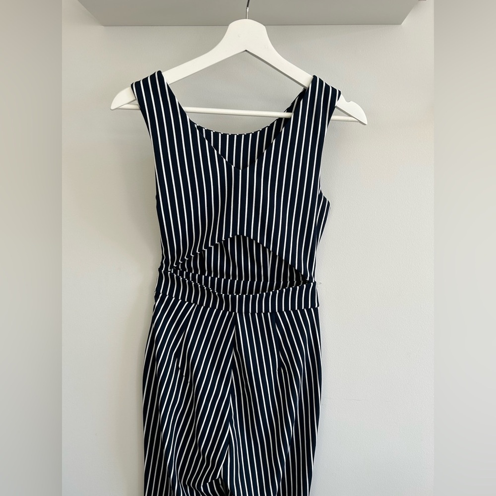 ✨Host pick ✨Chic Striped Sleeveless Jumpsuit NWOT - Picture 5 of 11